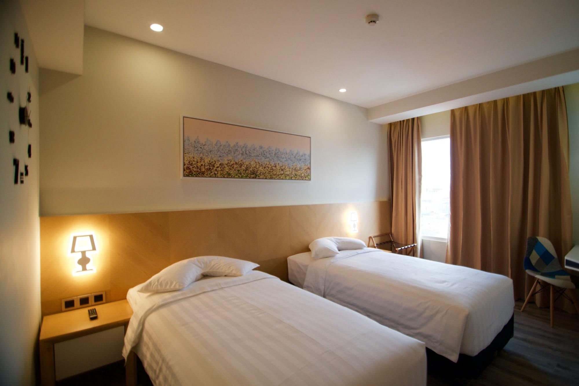 Verse Luxe Hotel Wahid Hasyim Jakarta Exterior photo