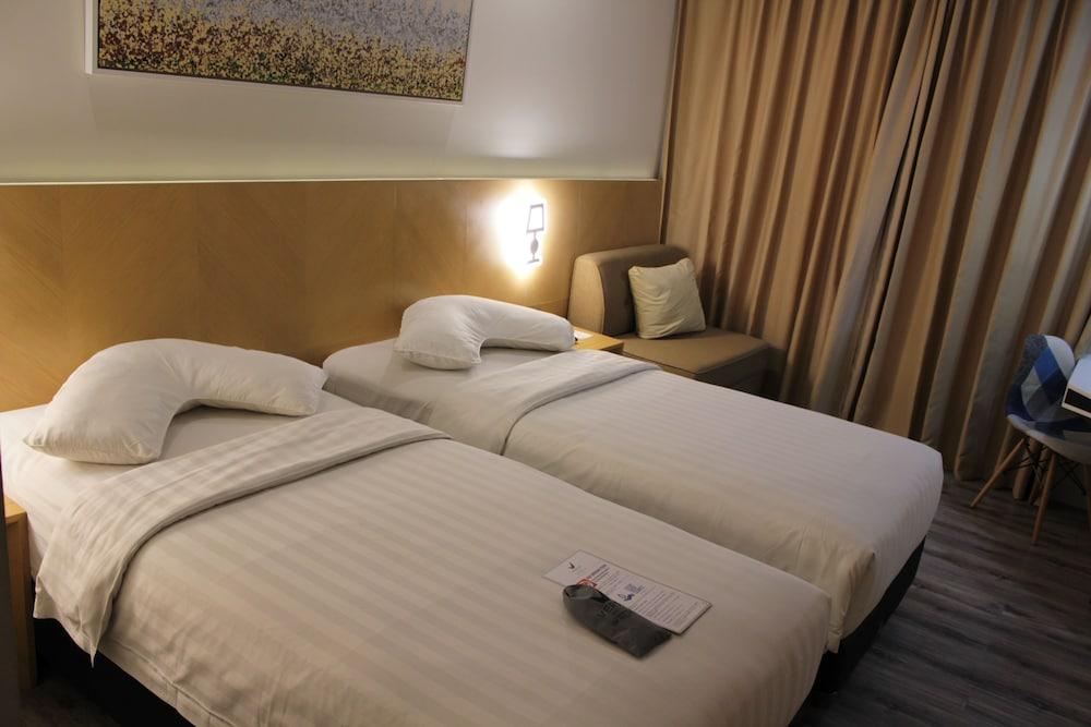 Verse Luxe Hotel Wahid Hasyim Jakarta Exterior photo