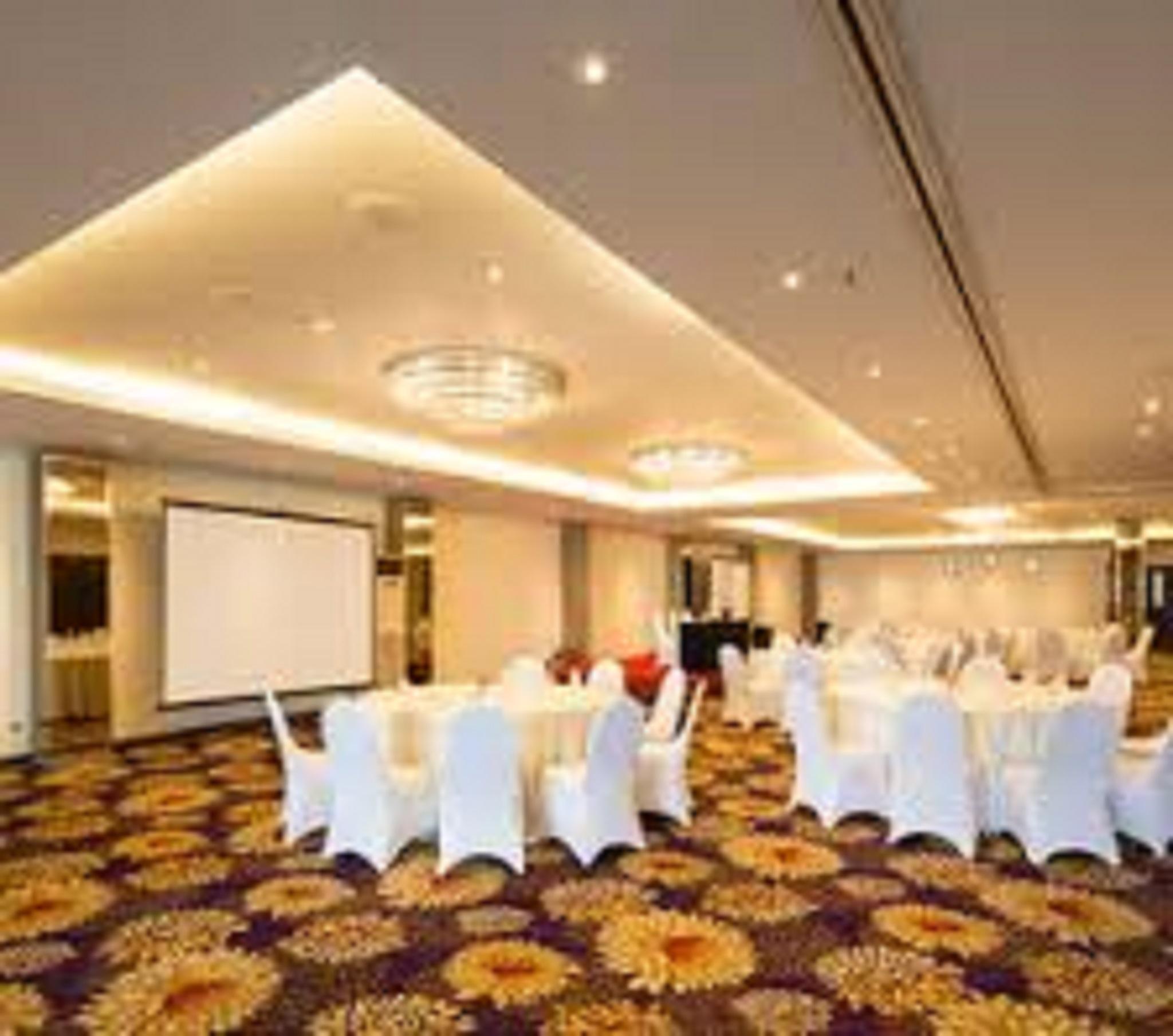 Verse Luxe Hotel Wahid Hasyim Jakarta Exterior photo