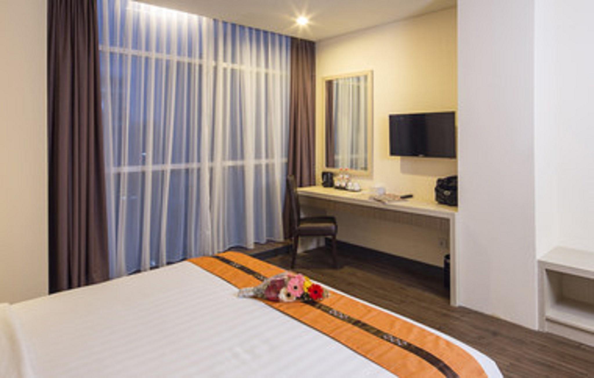 Verse Luxe Hotel Wahid Hasyim Jakarta Exterior photo