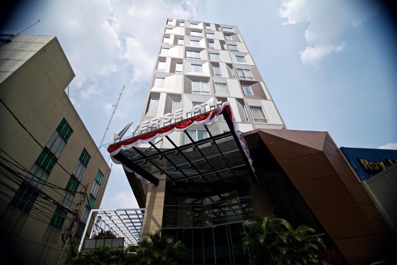 Verse Luxe Hotel Wahid Hasyim Jakarta Exterior photo