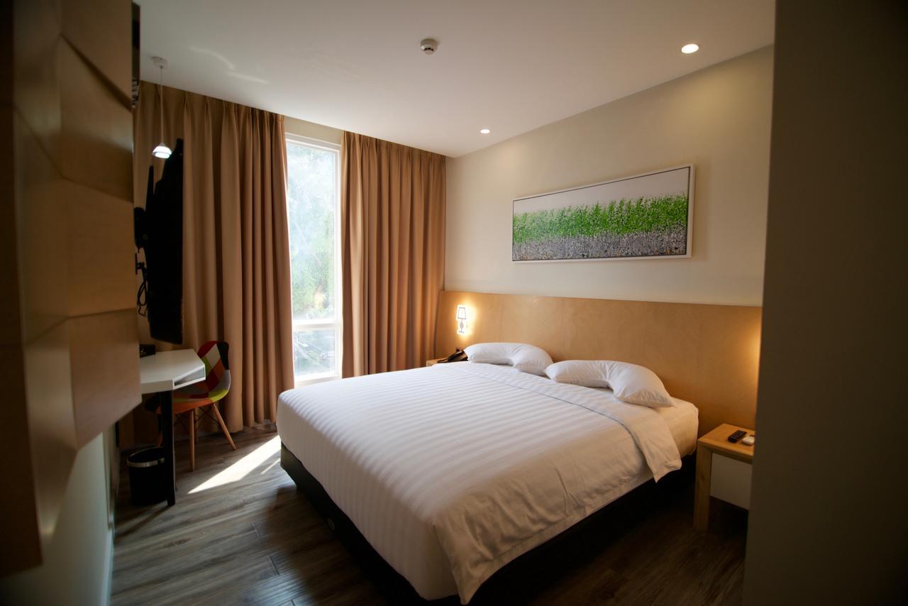 Verse Luxe Hotel Wahid Hasyim Jakarta Exterior photo