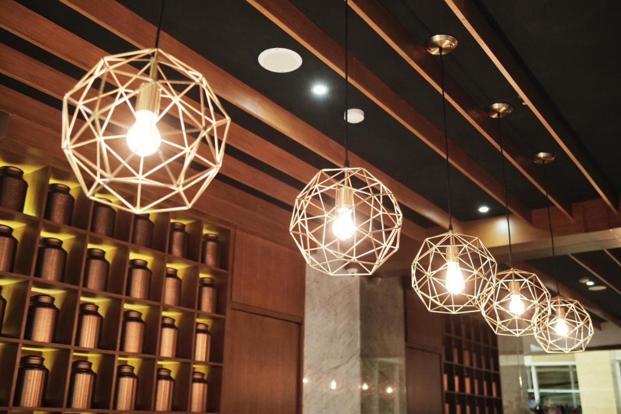 Verse Luxe Hotel Wahid Hasyim Jakarta Exterior photo